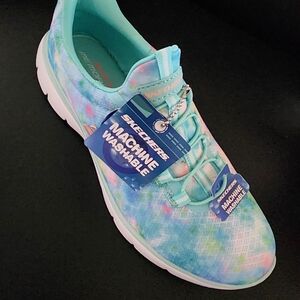 Skechers Women's Blue and Pink Sneakers